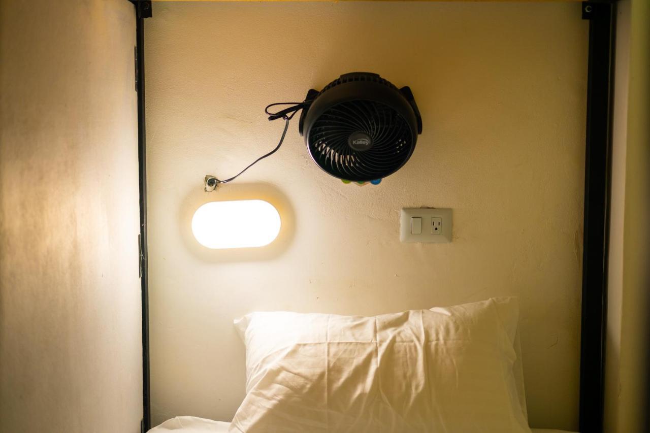 Baku Laureles Hostel Медельин Экстерьер фото