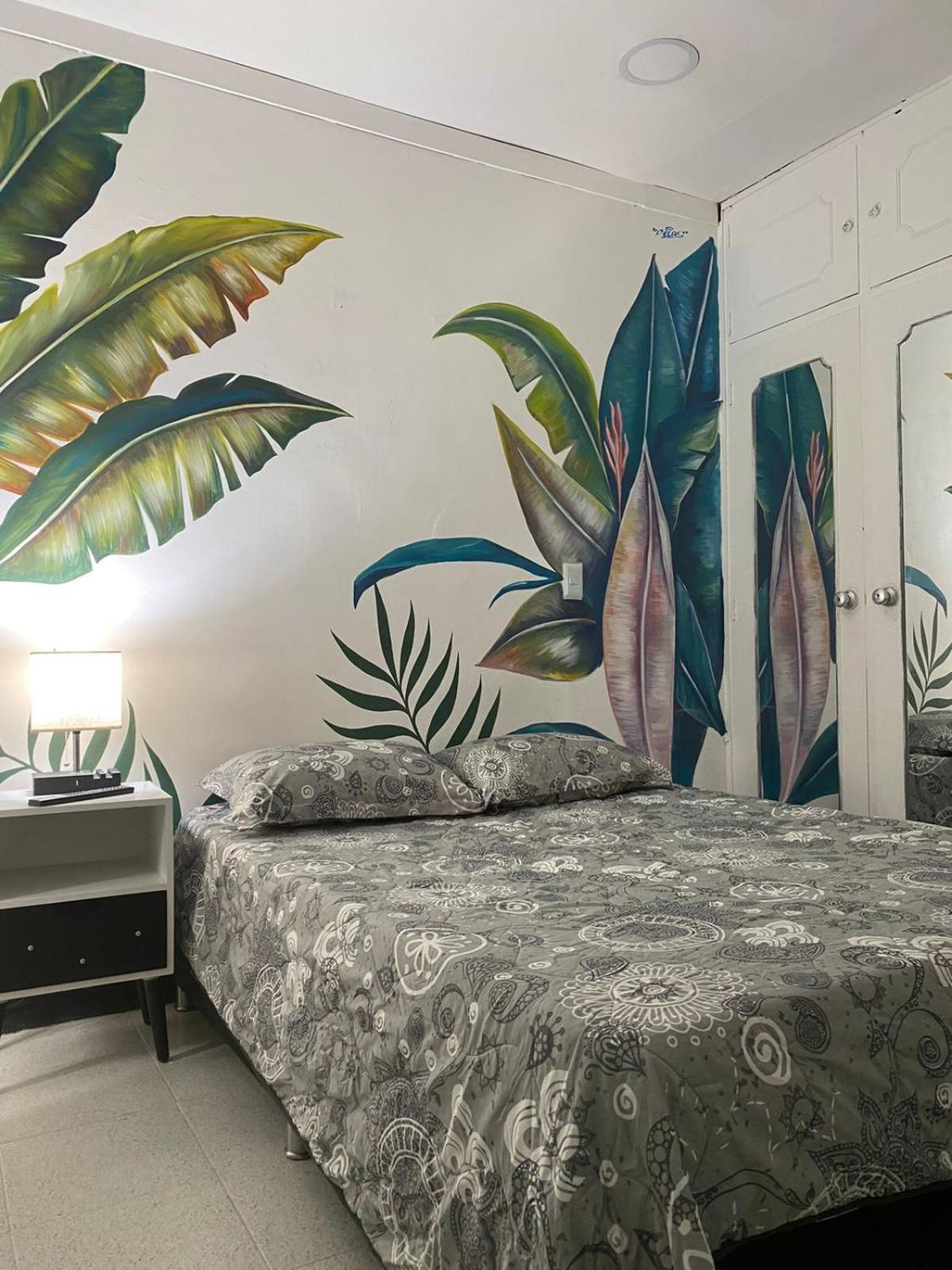 Baku Laureles Hostel Медельин Экстерьер фото