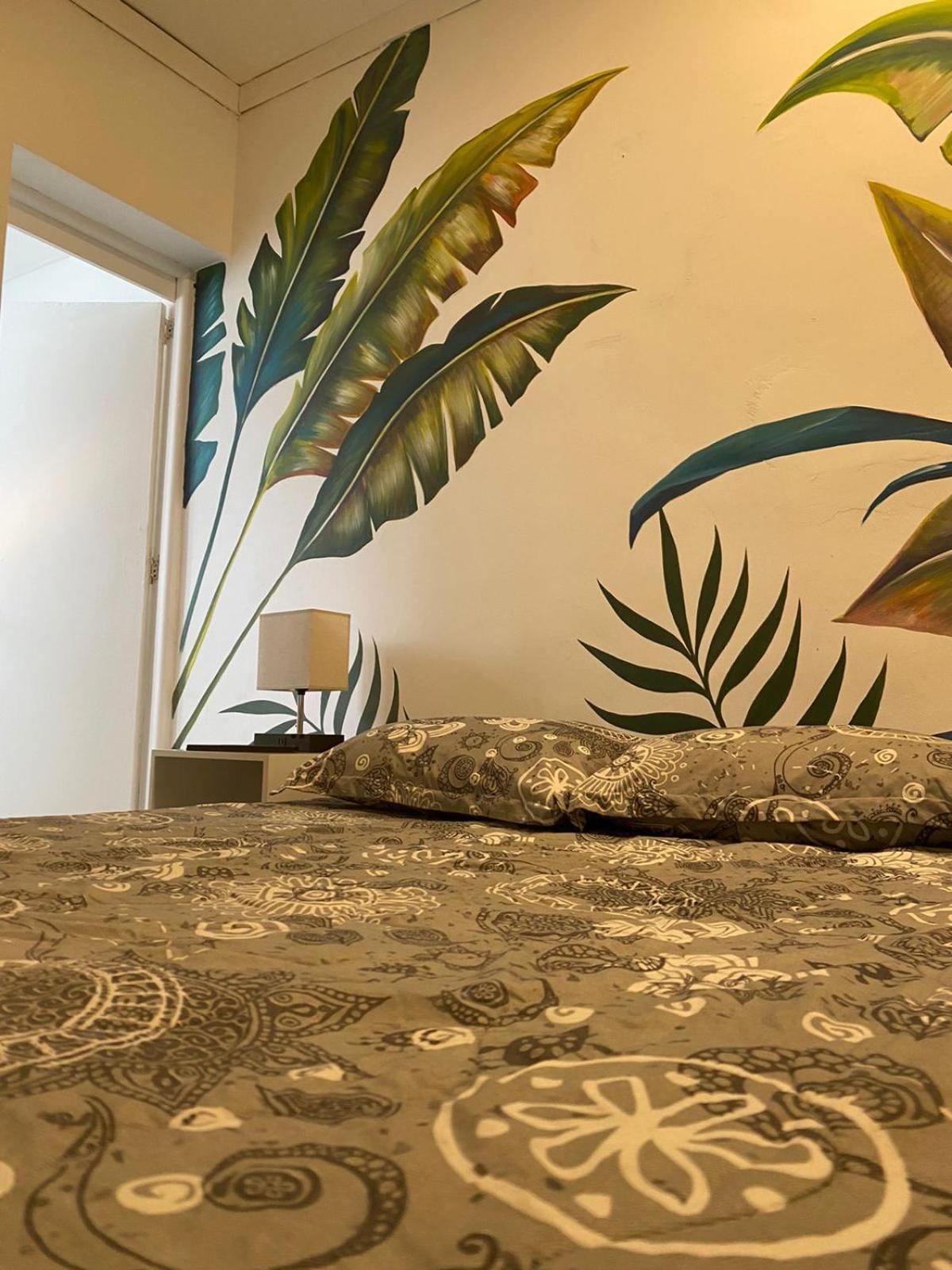 Baku Laureles Hostel Медельин Экстерьер фото