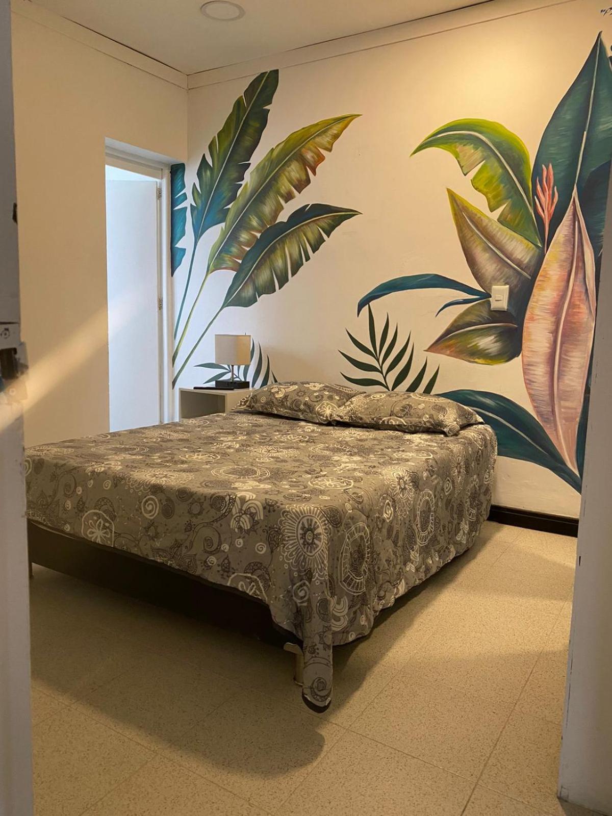 Baku Laureles Hostel Медельин Экстерьер фото